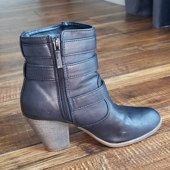 Black buckled booties - Picture 4 of 6